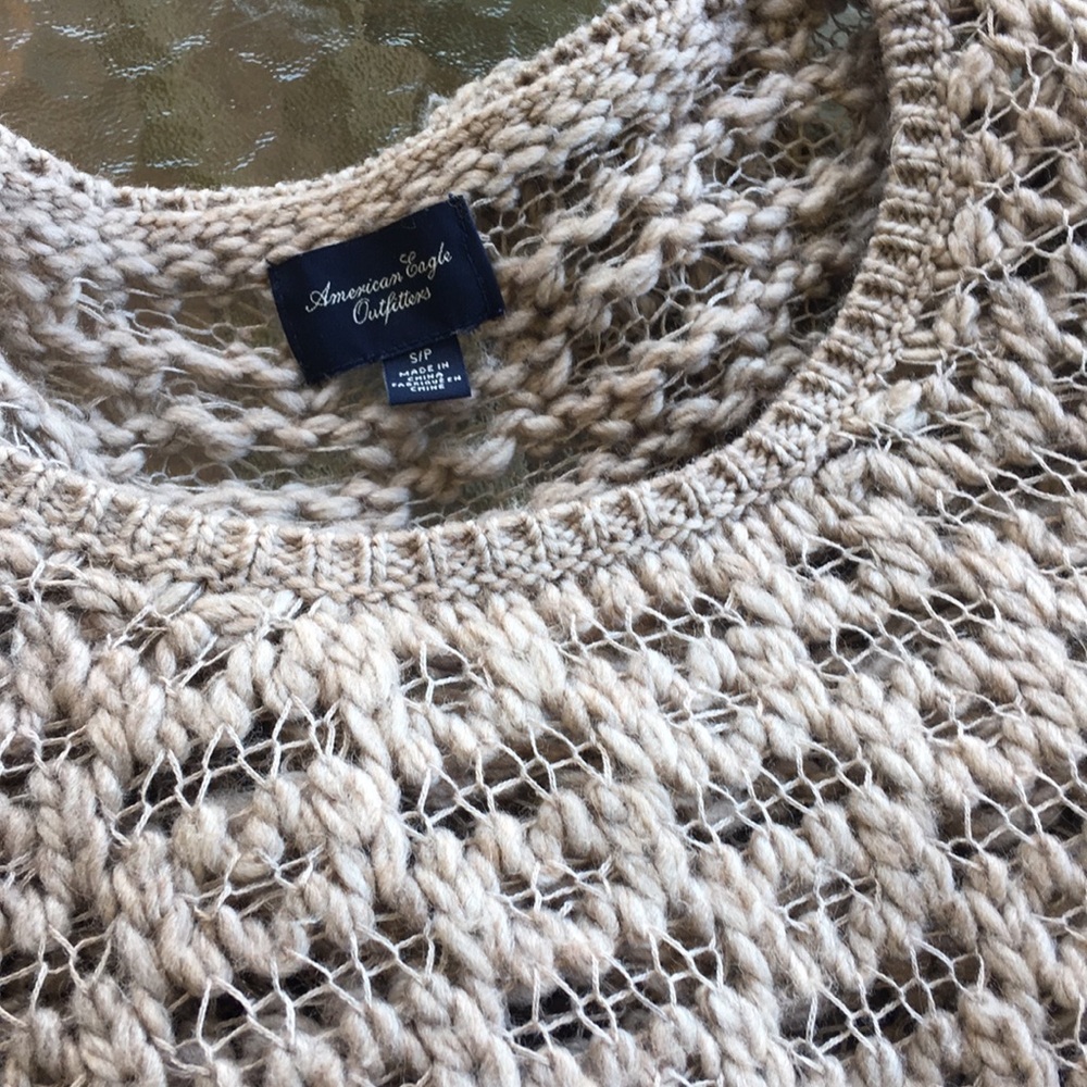 LIGHT KNIT SWEATER